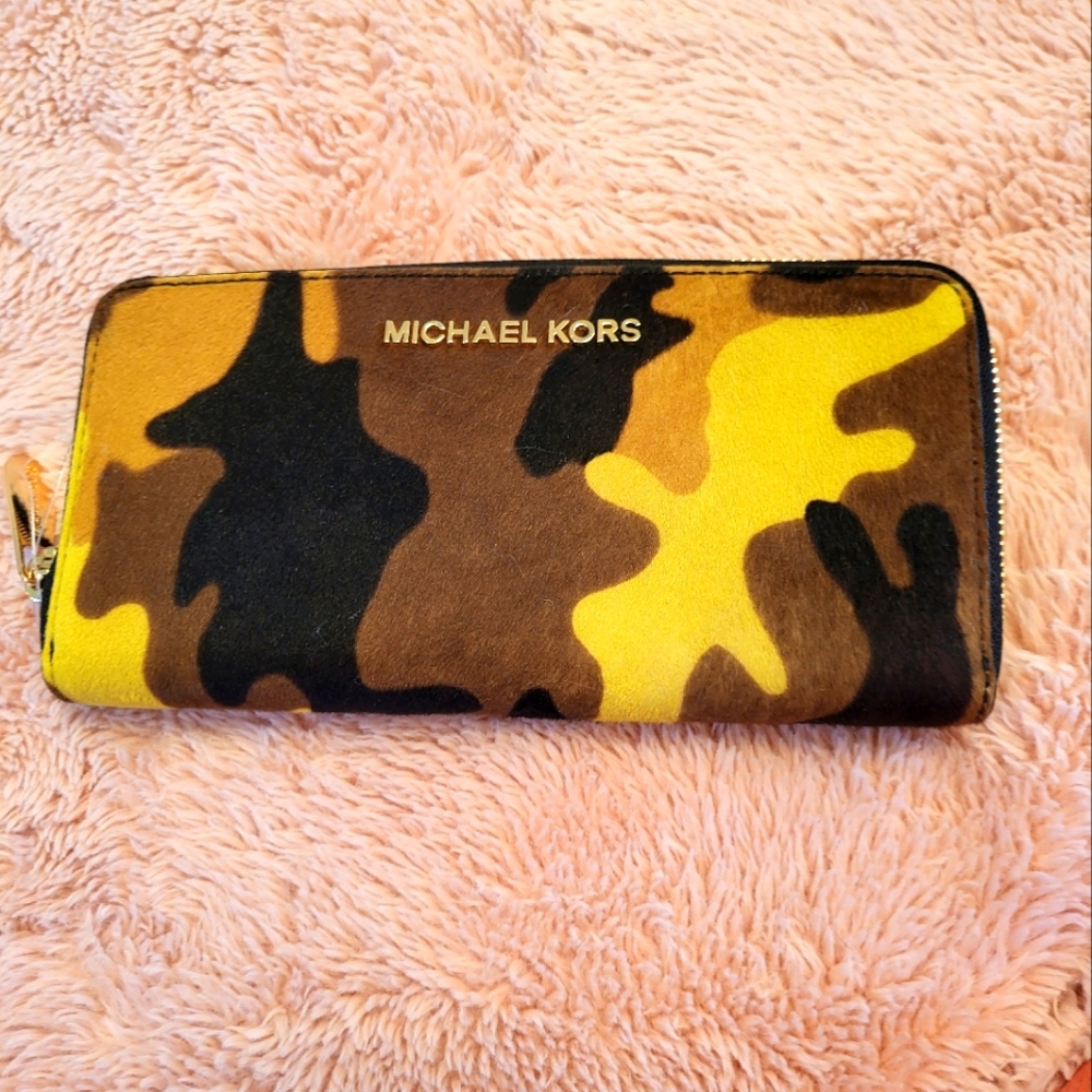 Michael Kors Gold Zipper Wallet